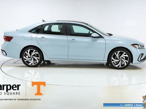 Used 2025 Volkswagen Jetta SEL image 46