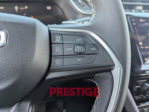 Used 2025 Jeep Grand Cherokee L Laredo RWD image 17