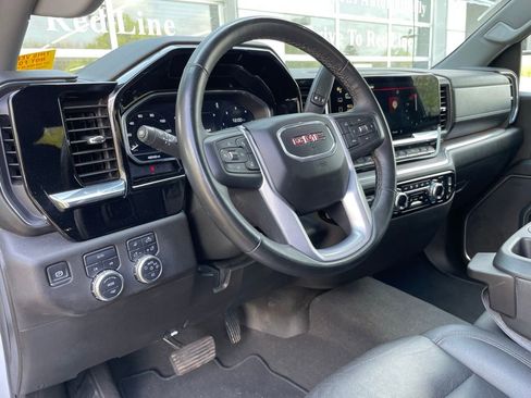 Used 2025 GMC Sierra 1500 SLT image 9