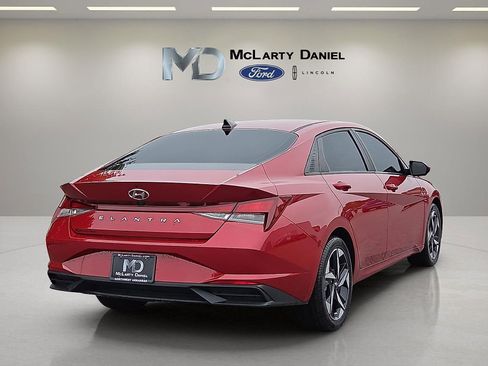 Used 2023 Hyundai Elantra SEL w/ Convenience Package FWD image 5