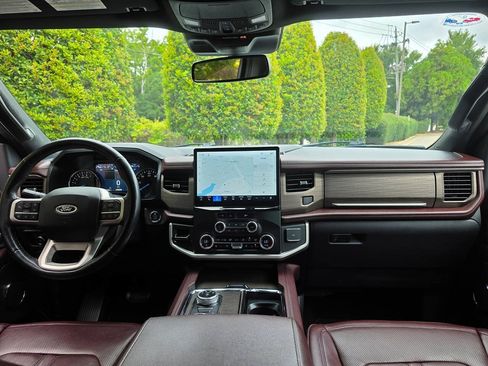 Used 2023 Ford Expedition Limited AWD/4WD image 16