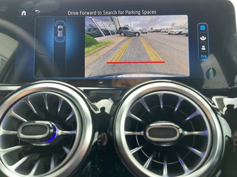 Used 2025 Mercedes-Benz GLA 250 4MATIC image 56