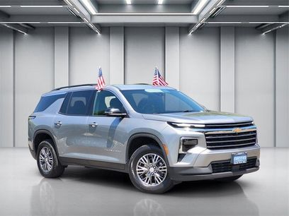 Used 2024 Chevrolet Traverse LT