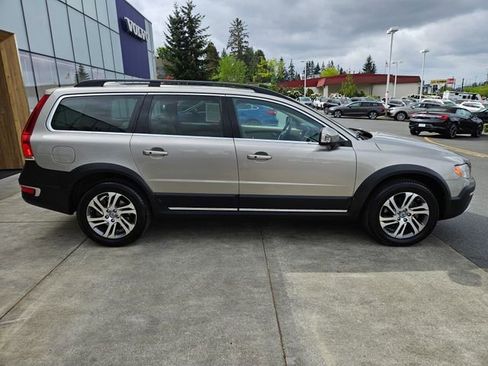 Used 2014 Volvo XC70 3.2 w/ Climate Package AWD/4WD image 4