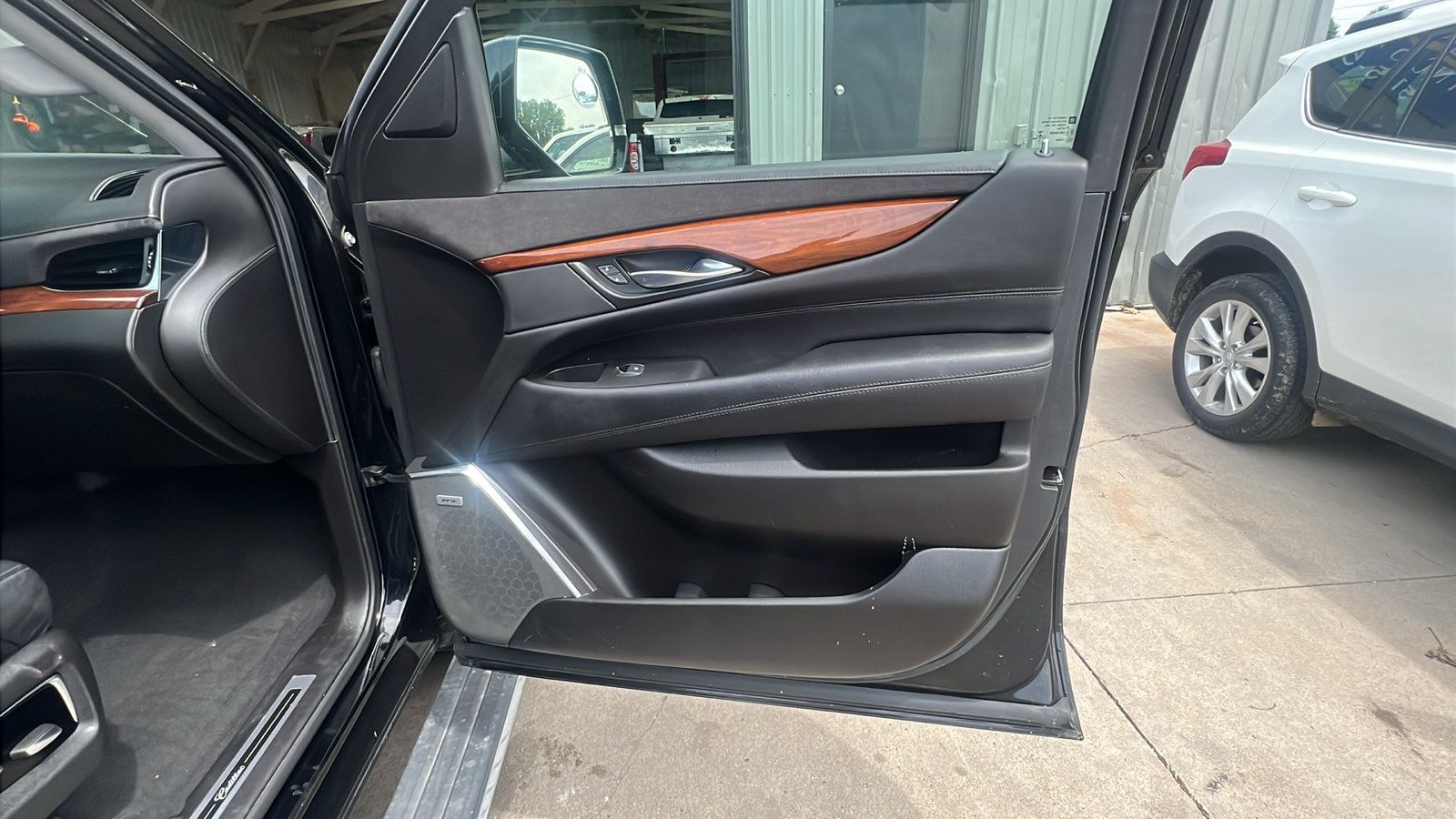 Used 2015 Cadillac Escalade Premium AWD/4WD image 20