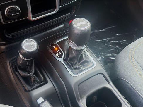 Used 2024 Jeep Wrangler Unlimited Sport AWD/4WD image 15