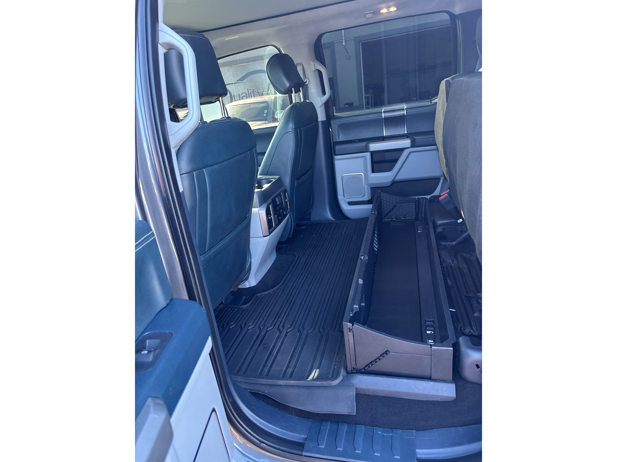 Used 2022 Ford F450 Limited w/ FX4 Off-Road Package AWD/4WD image 11