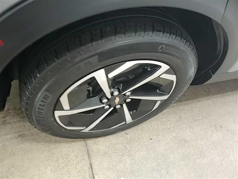 Used 2025 Chevrolet Equinox EV LT FWD image 2