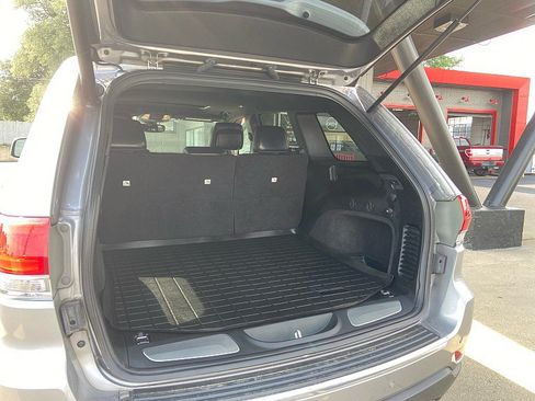 Used 2018 Jeep Grand Cherokee Limited AWD/4WD image 6