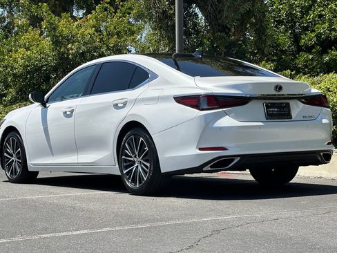 Used 2024 Lexus ES 350 w/ Premium Package FWD image 3