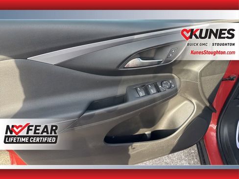 Used 2024 Buick Envista Preferred w/ Advanced Safety Package image 18