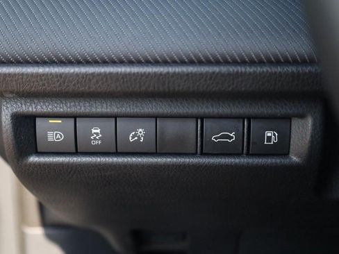 Used 2025 Toyota Camry SE FWD image 11