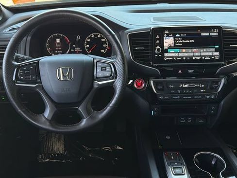 Used 2025 Honda Ridgeline Black Edition image 17