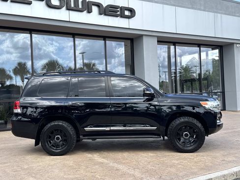 Used 2017 Toyota Land Cruiser w/ Preferred Accessory Package AWD/4WD image 2