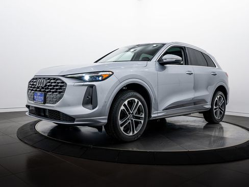 Used 2025 Audi Q5 Premium w/ Premium Plus AWD/4WD image 6
