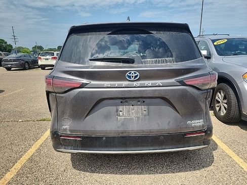 Used 2023 Toyota Sienna Platinum AWD/4WD image 19