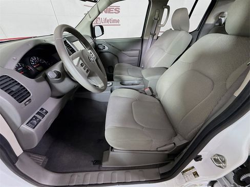 Certified 2020 Nissan Frontier SV w/ Midnight Edition Floor Mats image 27