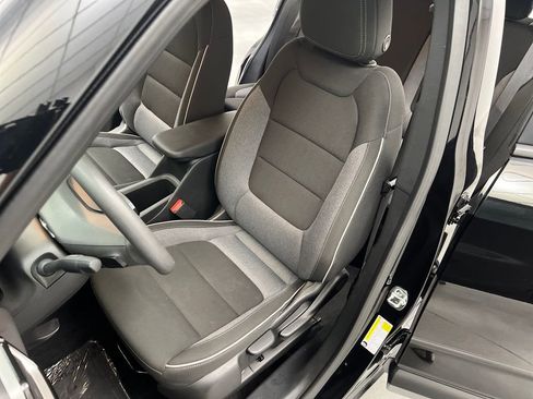 Used 2025 Chevrolet TrailBlazer LT AWD/4WD image 9