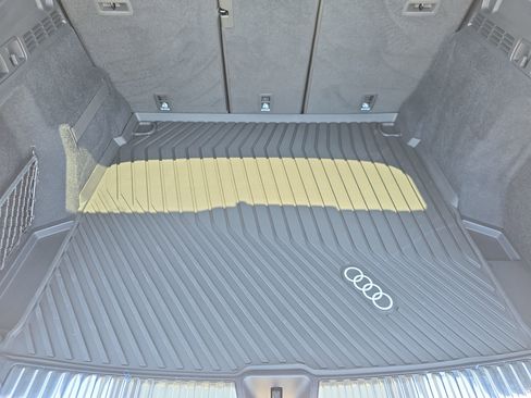 Used 2025 Audi Q5 Premium w/ Convenience Package AWD/4WD image 12
