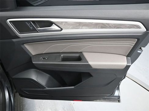 Used 2023 Volkswagen Atlas Cross Sport SE image 33