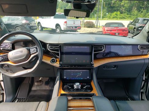 Used 2022 Jeep Grand Wagoneer Series II w/ Premium Group II AWD/4WD image 9