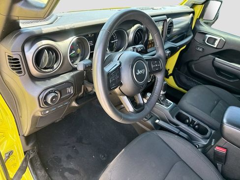 Used 2023 Jeep Wrangler Unlimited w/ Sun & Screen Package AWD/4WD image 10