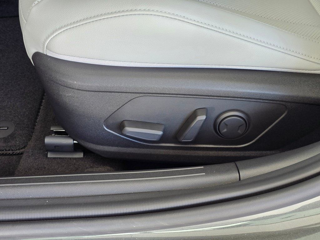 New 2026 Hyundai Elantra Limited FWD image 21