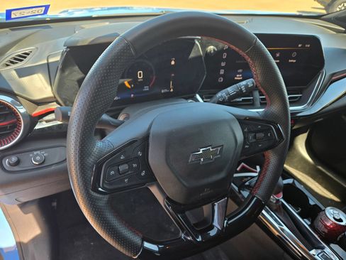 Used 2024 Chevrolet Trax RS w/ Sunroof Package FWD image 10