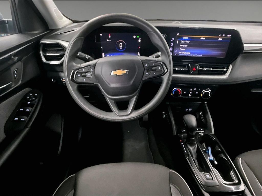 Used 2025 Chevrolet TrailBlazer LT AWD/4WD image 17