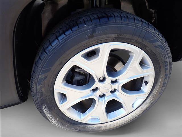 Used 2019 Jeep Renegade Latitude w/ Safety & Security Group II AWD/4WD image 7