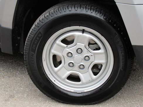 Used 2017 Jeep Patriot Sport image 7