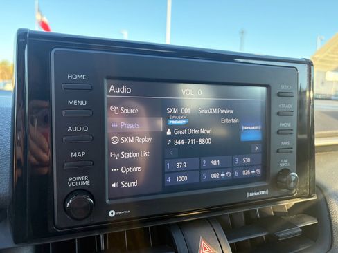 Used 2021 Toyota RAV4 XLE w/ Convenience Package image 18