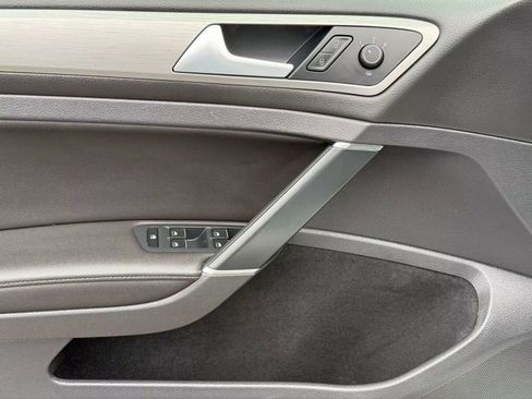 Used 2015 Volkswagen Golf S image 14