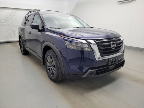 Used 2023 Nissan Pathfinder SV image 13