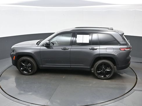 Used 2023 Jeep Grand Cherokee Altitude AWD/4WD image 36
