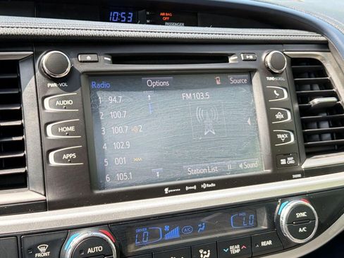 Used 2019 Toyota Highlander XLE AWD/4WD image 23