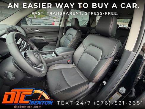 Used 2025 Nissan Pathfinder SL AWD/4WD image 7