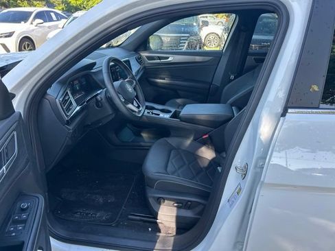 Used 2024 Volkswagen Atlas Cross Sport SE FWD image 5