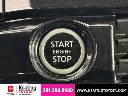 Used 2024 Nissan Pathfinder SV AWD/4WD image 25