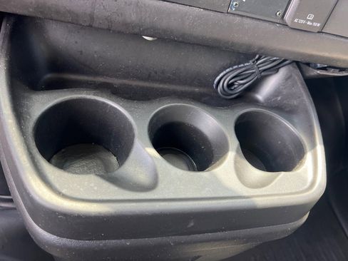 Used 2018 Chevrolet Express 3500 w/ Driver Convenience Package image 35