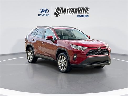 Used 2020 Toyota RAV4 XLE Premium image 2