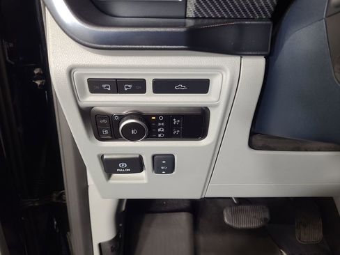 Used 2023 Ford F150 Limited image 16