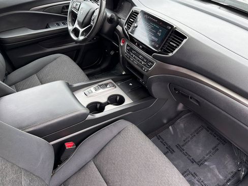 Used 2025 Honda Ridgeline Sport image 17
