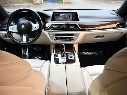 Used 2022 BMW 750i xDrive 750i xDrive w/ M Sport Package image 28