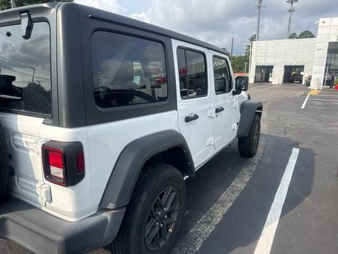 Used 2024 Jeep Wrangler Unlimited Sport AWD/4WD image 9