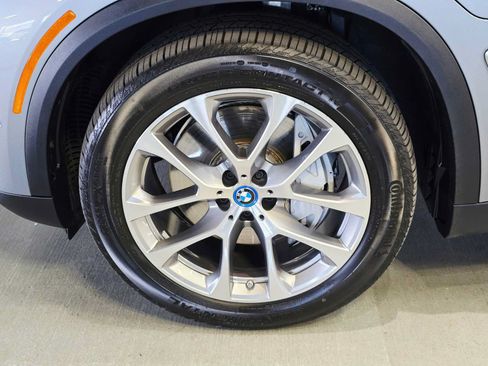 Used 2025 BMW X5 xDrive50e w/ Premium Package AWD/4WD image 8