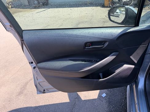 Used 2022 Toyota Corolla LE FWD image 19