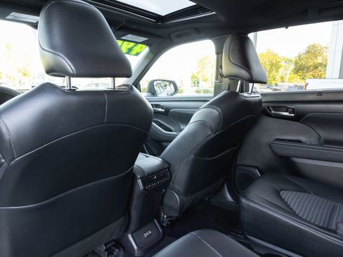 Certified 2025 Toyota Highlander XSE image 26