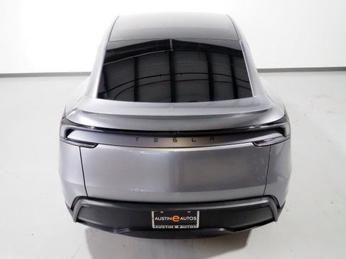 Used 2026 Tesla Model Y Long Range RWD image 8
