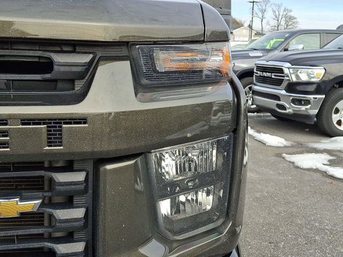 Used 2022 Chevrolet Silverado 2500 Custom w/ Custom Convenience Package image 18